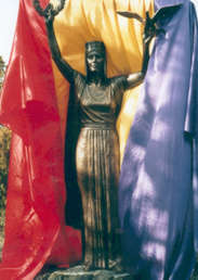 Mackenzie-Papineau Monument         photo: Steve Harvey